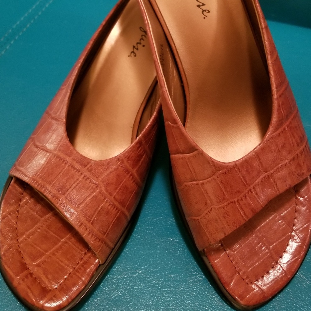 Brown Leather Crocodile Print Heels by Marquise - Picture 3 of 4